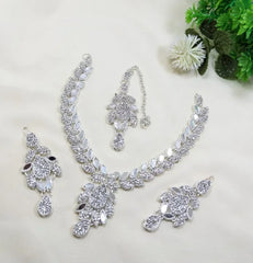 Charming 3-Piece Jewelry Set with Earrings & Tika for Women