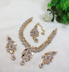 Charming 3-Piece Jewelry Set with Earrings & Tika for Women