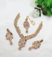Charming 3-Piece Jewelry Set with Earrings & Tika for Women